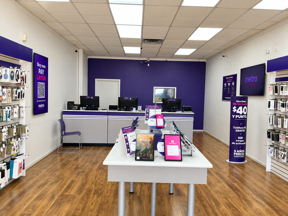 Metro by T-Mobile 9112 Camp Bowie West Blvd - 9112 Camp Bowie West Blvd 