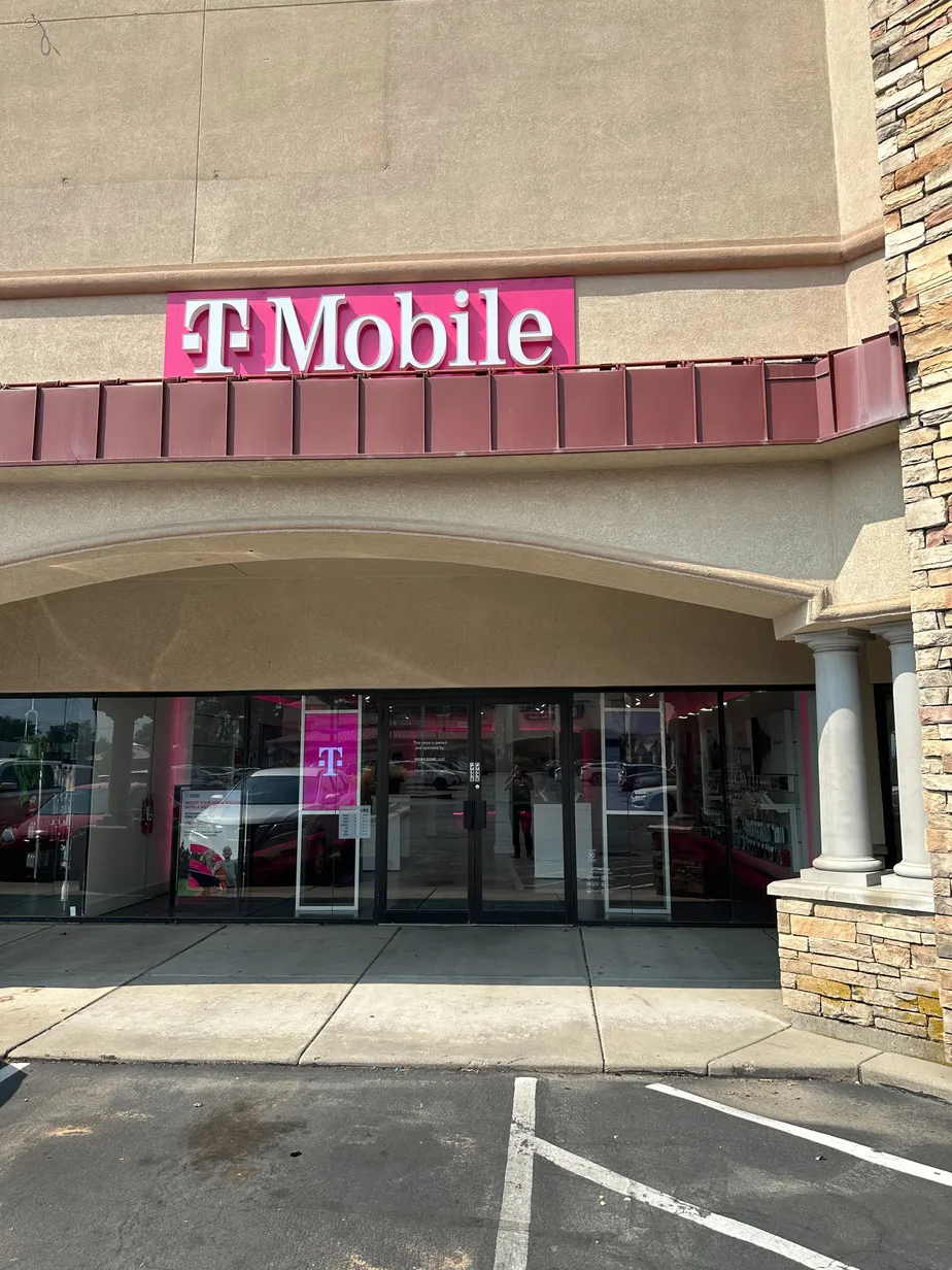  Exterior photo of T-Mobile Store at Holladay Center, Holladay, UT 