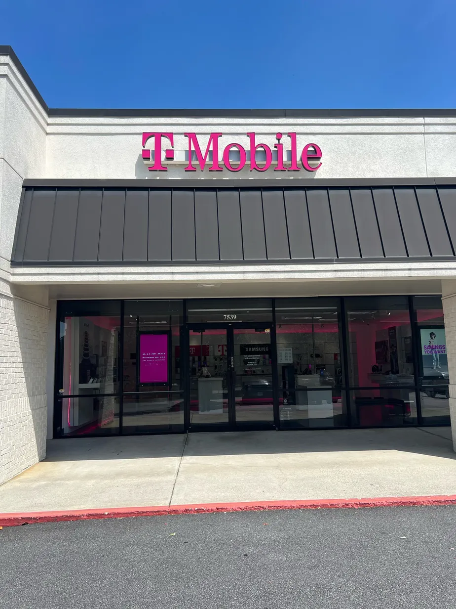  Exterior photo of T-Mobile Store at Roswell Rd & Trowbridge Rd, Atlanta, GA 