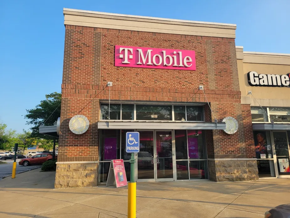  Exterior photo of T-Mobile Store at Tiger Town, Opelika, AL 
