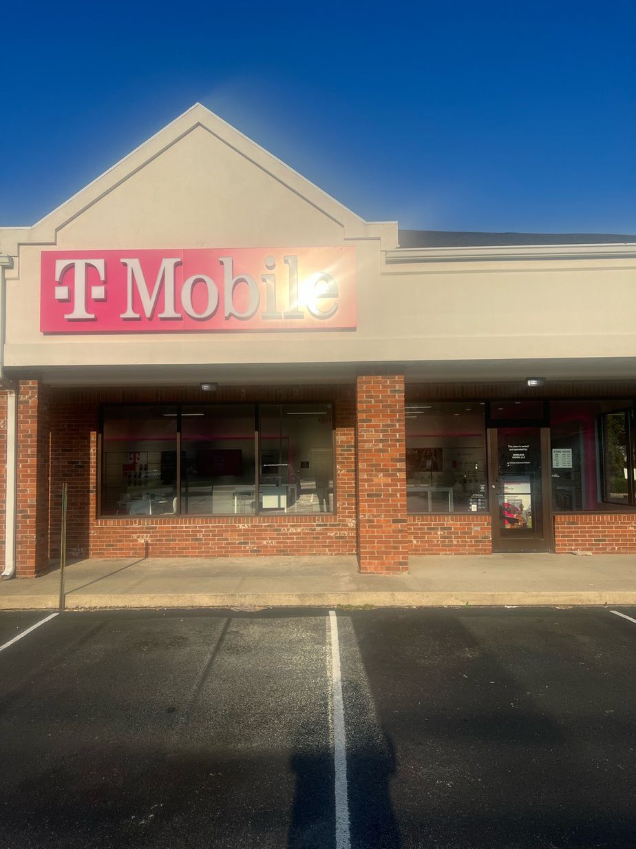 Exterior photo of T-Mobile Store at S State Route 159 & Troy Rd, Glen Carbon, IL