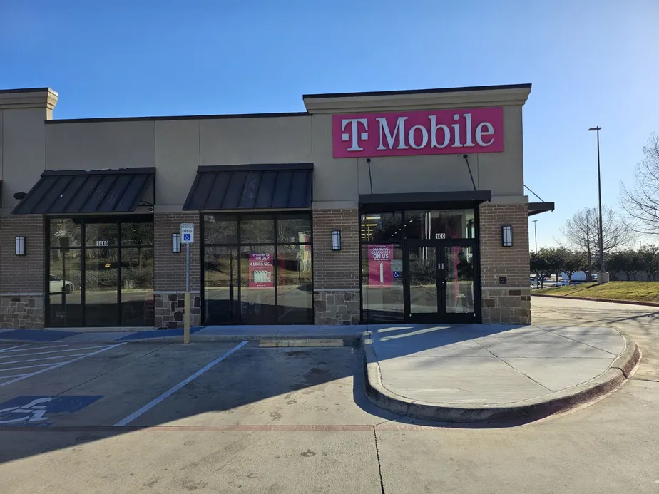 Foto del exterior de la tienda T-Mobile en Hurst - Precinct, Hurst, TX