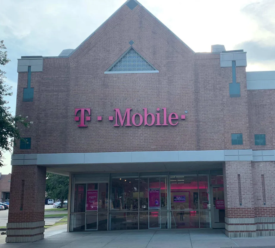 Exterior photo of T-Mobile store at Macarthur & Kinwest Pkwy, Irving, TX