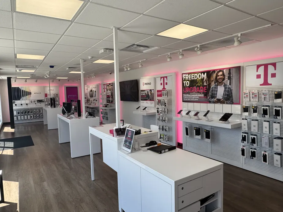  Interior photo of T-Mobile Store at N First Ave & W Buena Vista Rd, Evansville, IN 
