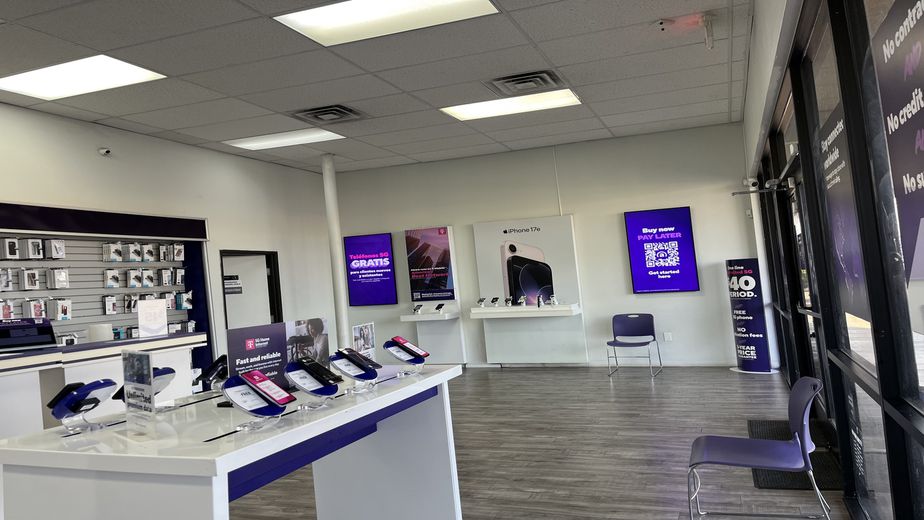 Metro by T-Mobile 1520 N Eastern Ave - 1520 N Eastern Ave 
