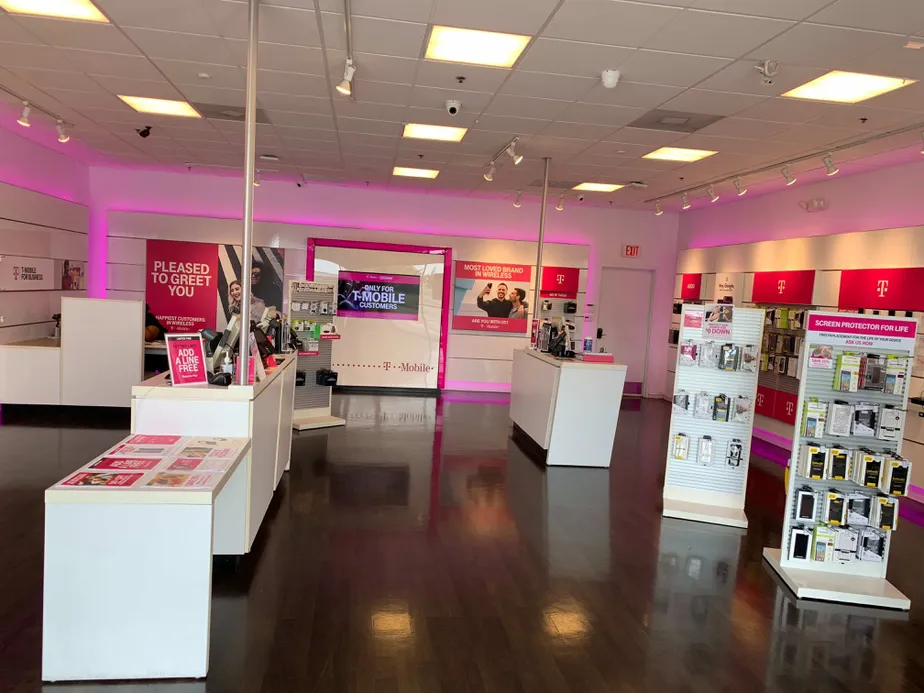  Interior photo of T-Mobile Store at Goodman Rd & I-78, Olive Branch, MS 