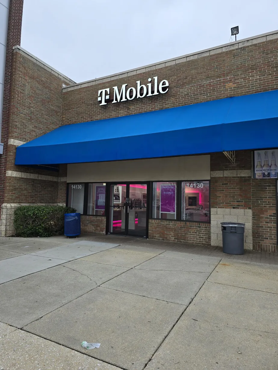 Foto del exterior de la tienda T-Mobile en Laurel Lakes Centre, Laurel, MD