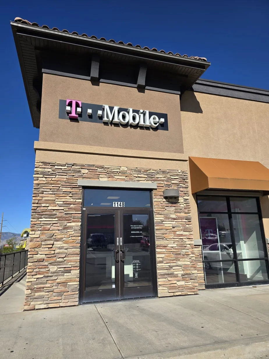  Exterior photo of T-Mobile Store at 800 N & 1200 W, Orem, UT 