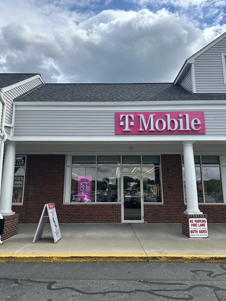 Exterior photo of T-Mobile Store at Garfield Ave - Cranston, Cranston, RI
