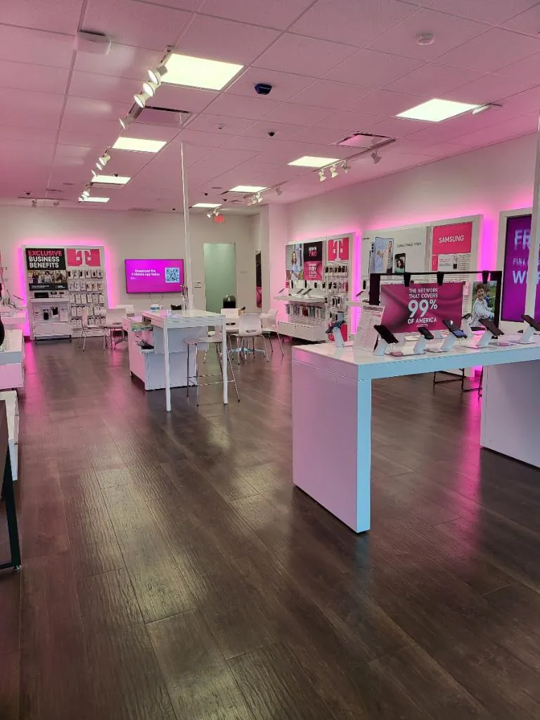  Interior photo of T-Mobile Store at E End Blvd N & Lawson St, Marshall, TX 