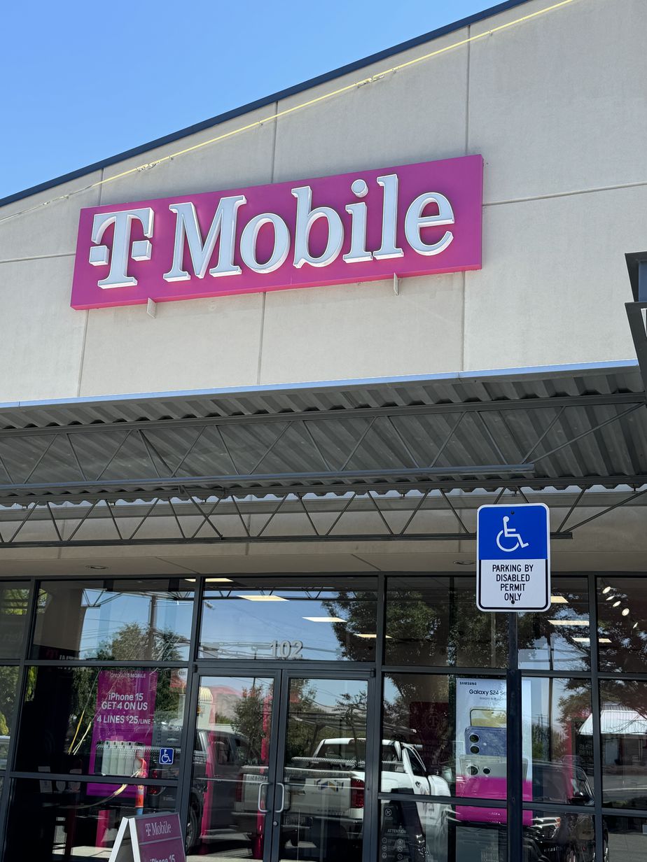 Exterior photo of T-Mobile Store at Lewiston, 21st St, Lewiston, ID