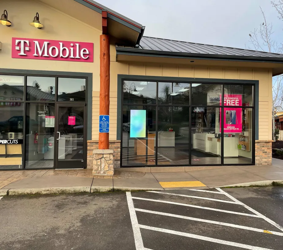 Exterior photo of T-Mobile store at Nw Garden Valley Blvd & Nw Goetz St, Roseburg, OR