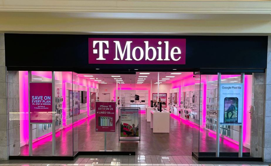Exterior photo of T-Mobile Store at Concord Mall, Wilmington, DE