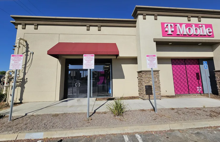  Exterior photo of T-Mobile Store at Shaw & Blythe, Fresno, CA 