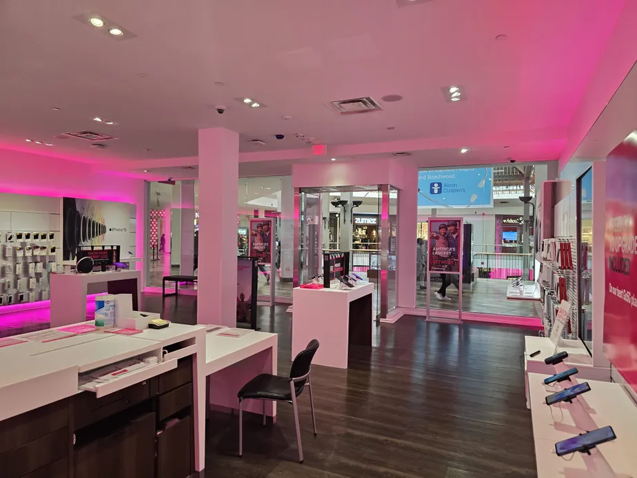  Interior photo of T-Mobile Store at Beachwood Mall, Beachwood, OH 