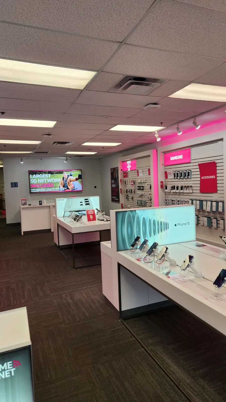  Interior photo of T-Mobile Store at Colemans Xing & Bridgewater Dr, Marysville, OH 