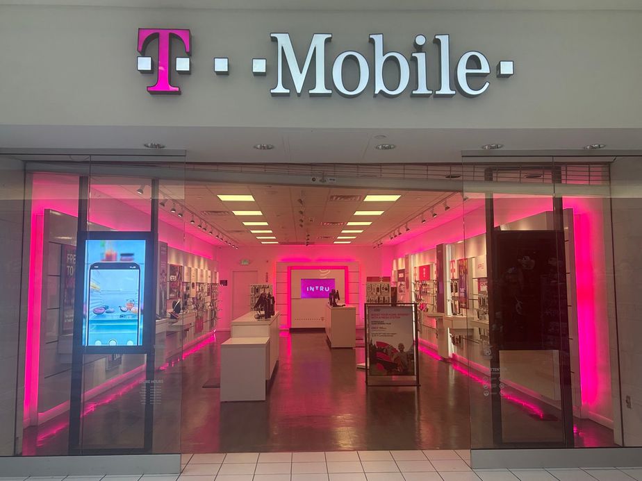 Exterior photo of T-Mobile Store at Square One Mall, Saugus, MA
