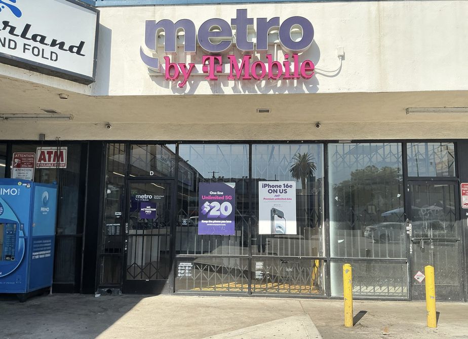 Metro by T-Mobile 1119 N Western Ave - 1119 N Western Ave 