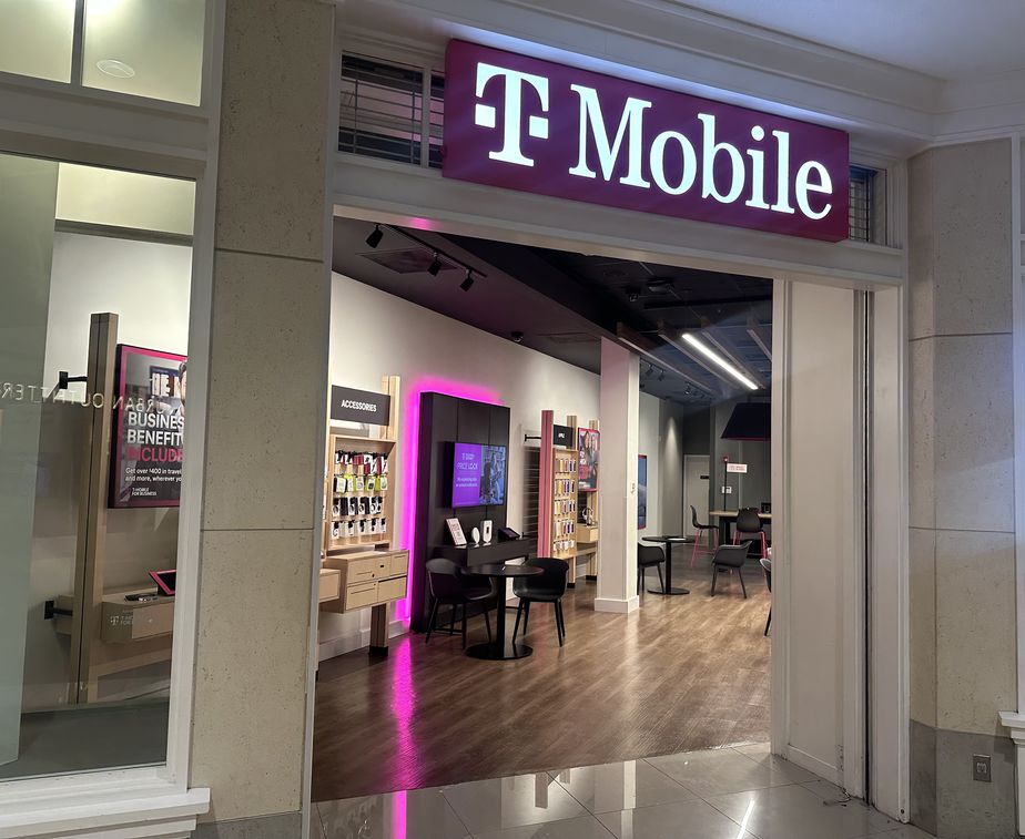 Exterior photo of T-Mobile Store at Westfarms, Farmington, CT