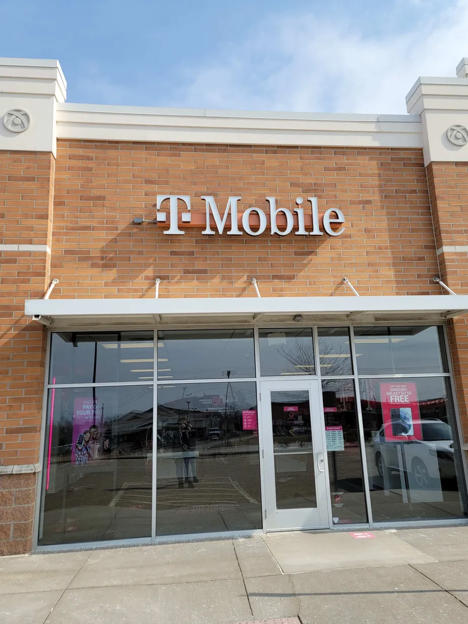 Exterior photo of T-Mobile store at State Route 14 & Cleveland Rd, Streetsboro, OH