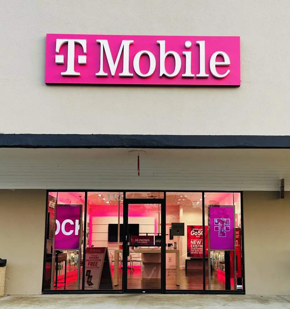 Exterior photo of T-Mobile Store at Summerville Galleria, Summerville, SC