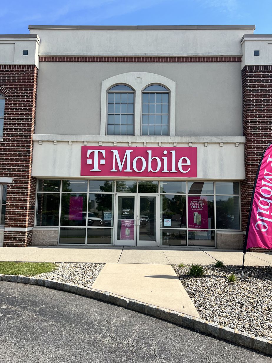 Exterior photo of T-Mobile Store at Rockaway Mall & Mt Hope Ave, Rockaway, NJ