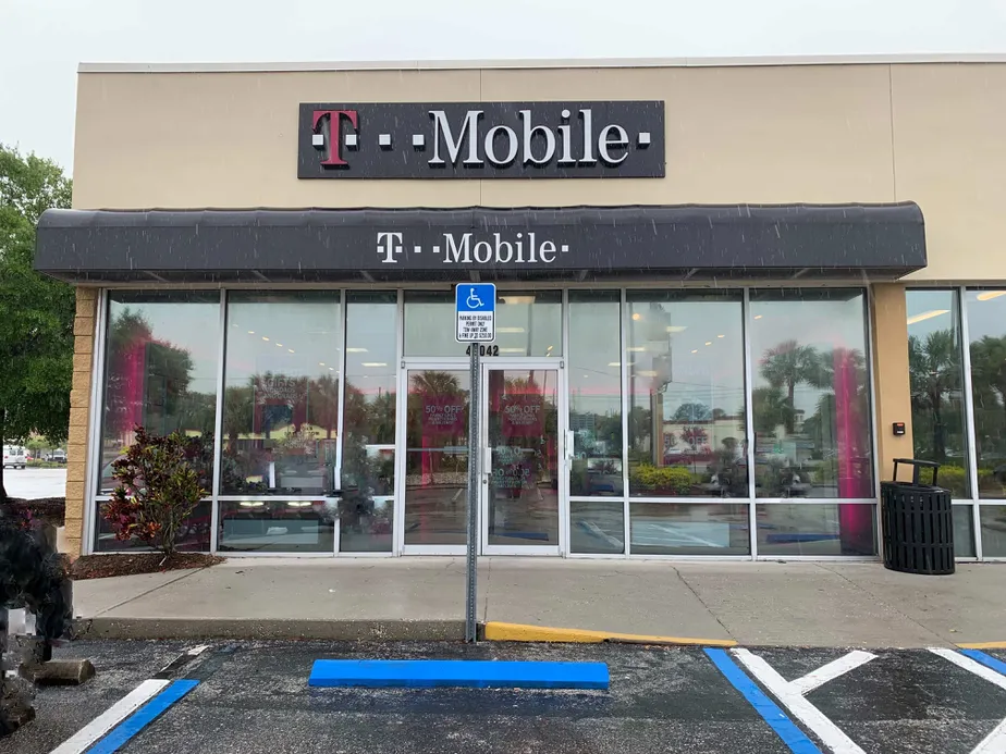 Exterior photo of T-Mobile store at Us Hwy 19 & Tarpon Ave, Tarpon Springs, FL