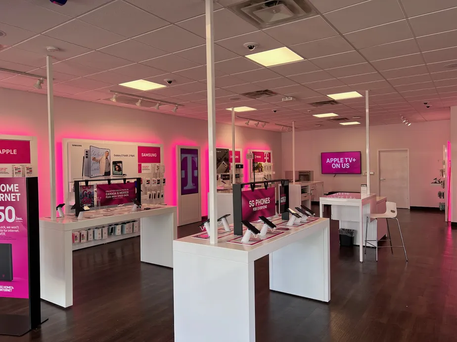 Exterior photo of T-Mobile Store at Rivergate, Madison, TN
