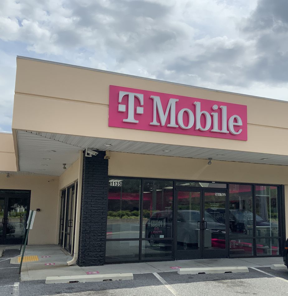 Exterior photo of T-Mobile Store at S Salisbury Blvd & Bateman St, Salisbury, MD