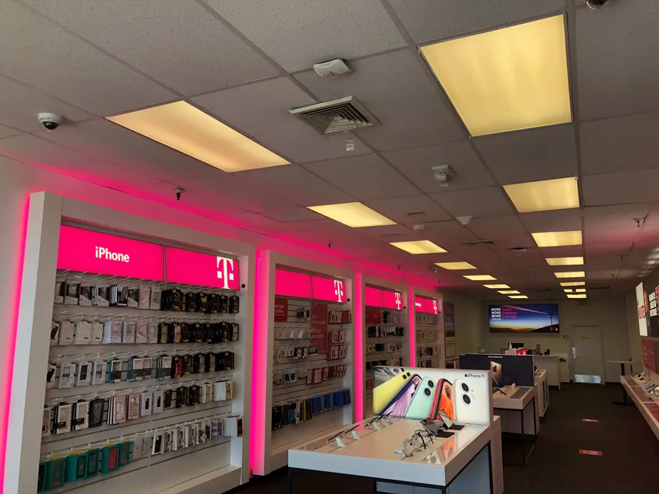  Interior photo of T-Mobile Store at Broadway St & N 36th St, Quincy, IL 