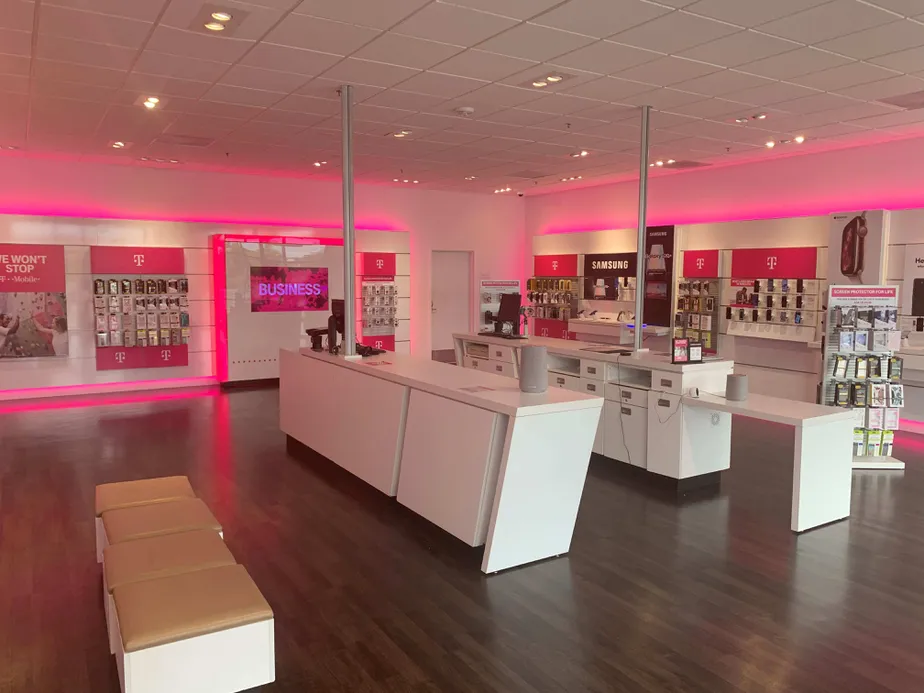  Interior photo of T-Mobile Store at 172nd & 27th, Marysville, WA 