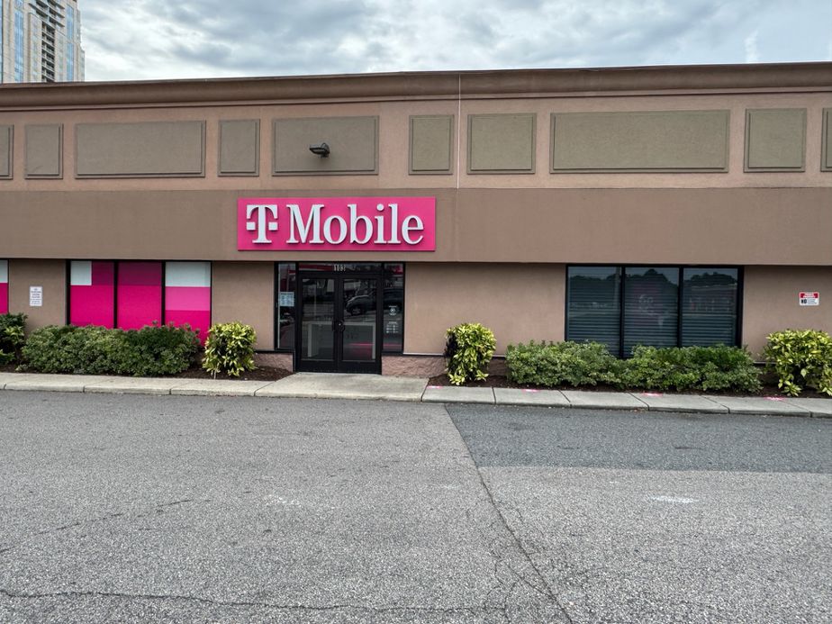 Exterior photo of T-Mobile Store at Virginia Beach & Independence, Virginia Beach, VA