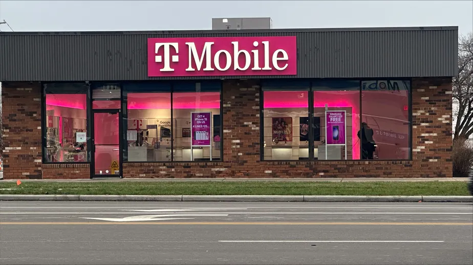  Exterior photo of T-Mobile Store at Alexis & Lewis, Toledo, OH 