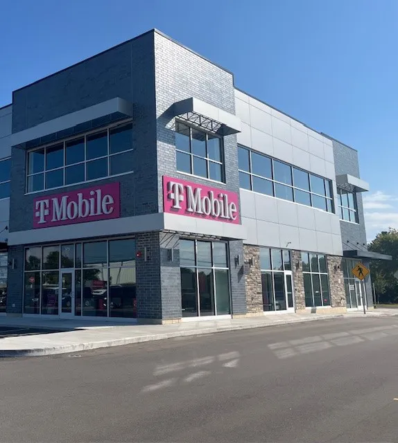  Exterior photo of T-Mobile Store at Rochester & Avon, Rochester Hills, MI 
