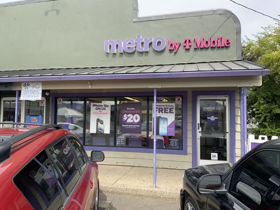 Metro by T-Mobile 2072 W Main St - 2072 W Main St