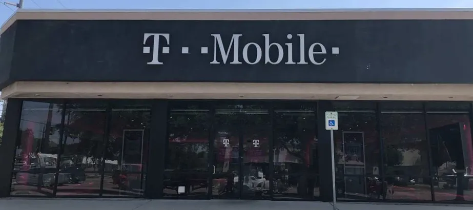 Exterior photo of T-Mobile store at Broadway & Centerville, Garland, TX