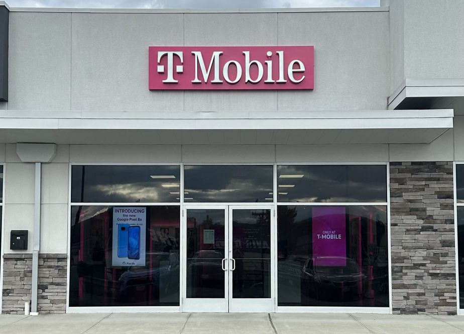 Exterior photo of T-Mobile Store at Ulster Ave & Kings Mall Ct, Kingston, NY