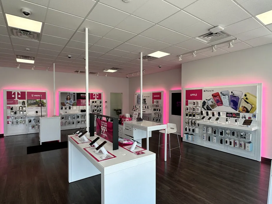 Foto del interior de la tienda T-Mobile en W Broadway St & N 2nd Ave, Princeton, IN