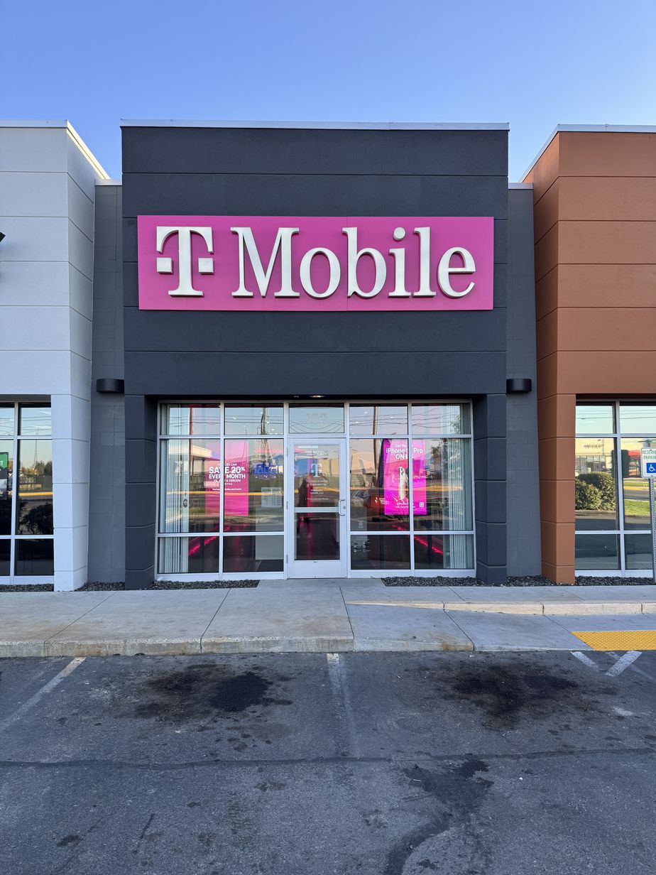 Exterior photo of T-Mobile Store at Cleveland Blvd & Ustick Rd, Caldwell, ID