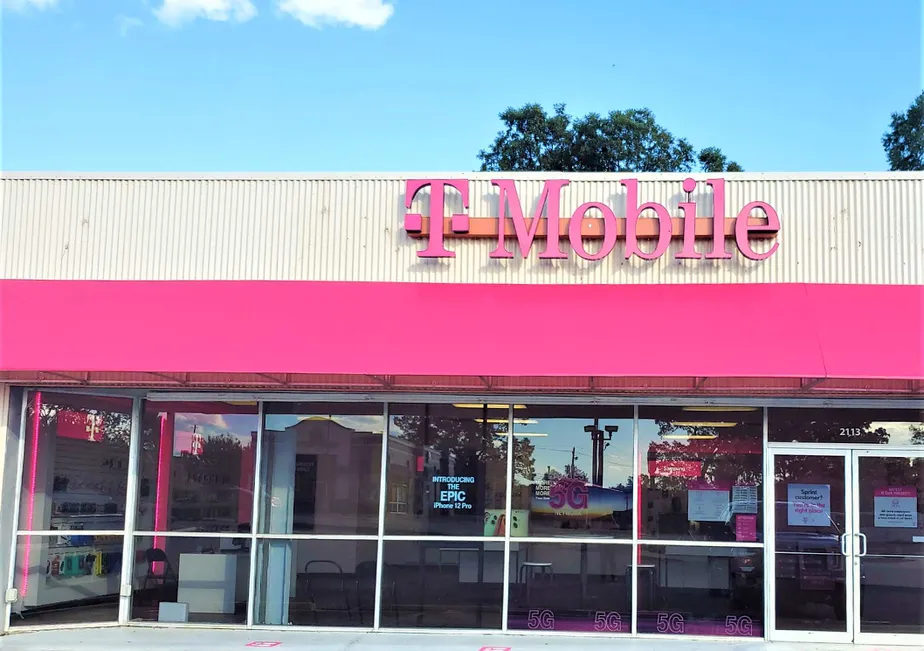 Exterior photo of T-Mobile store at Quintard Ave & E 22nd St 2, Anniston, AL
