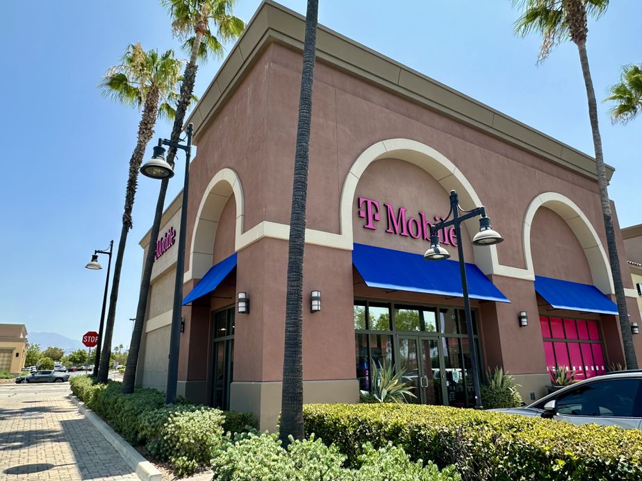 Exterior photo of T-Mobile Store at Alabama & Lugonia, Redlands, CA