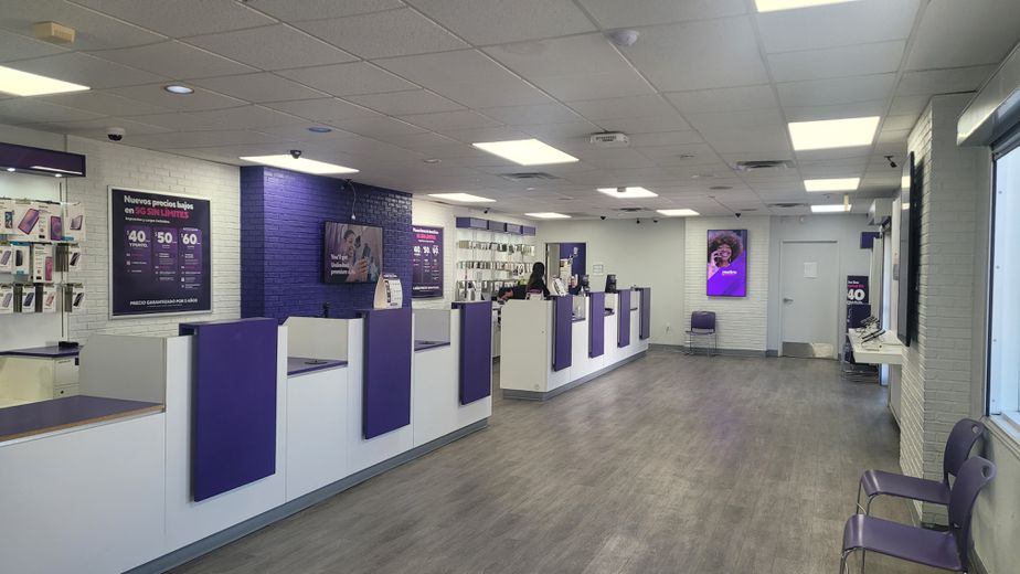 Metro by T-Mobile 105 S. Cedar Ridge Drive - 105 S. Cedar Ridge Drive 