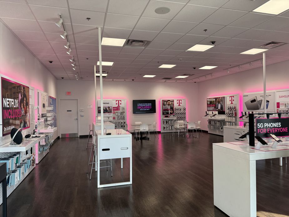 Interior photo of T-Mobile Store at Lincoln Hwy & Cicero, Matteson, IL