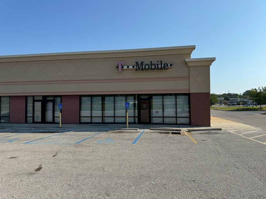 Exterior photo of T-Mobile Store at W Florissant & Lucas-Hunt, Jennings, MO