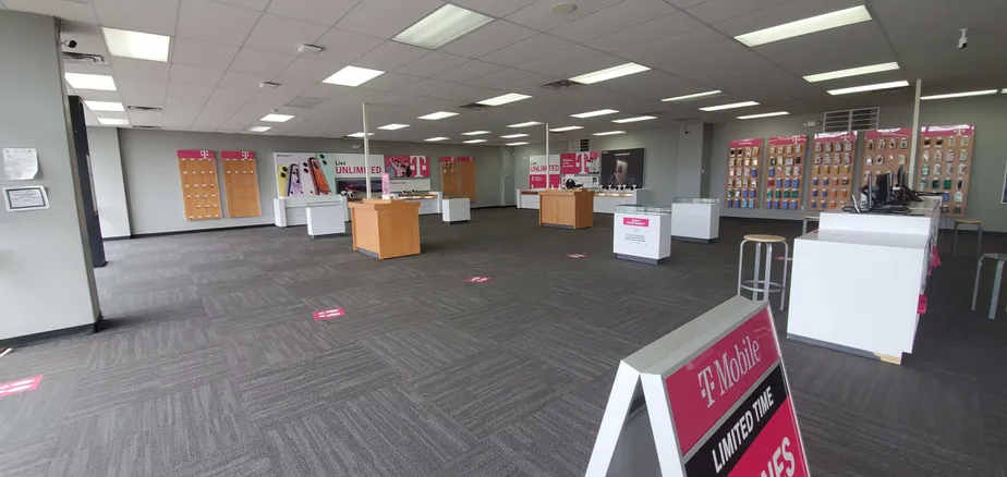 Foto del interior de la tienda T-Mobile en White Sands Blvd & Railroad Ave, Alamogordo, NM