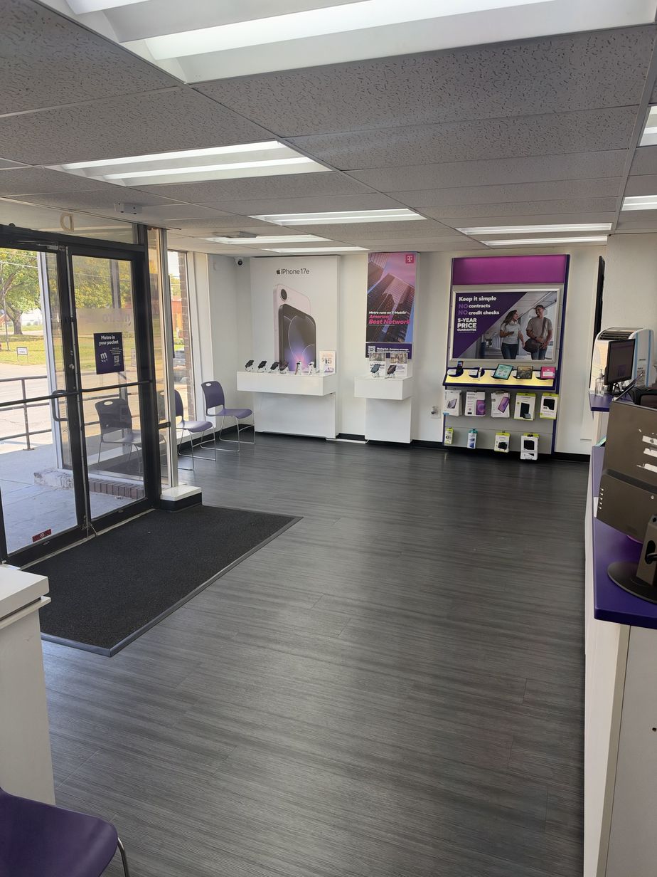 Metro by T-Mobile 1016 University Ave - 1016 University Ave 
