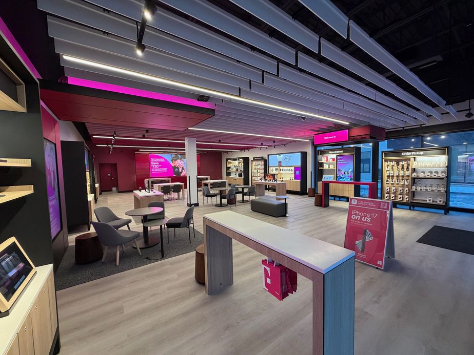  Interior photo of T-Mobile Store at Beltway Towne Centre, Mechanicsburg, PA 