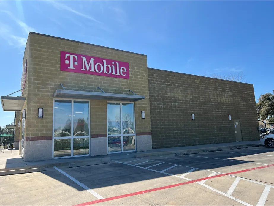 Foto del exterior de la tienda T-Mobile en Blanco and Wurzbach Pkwy, San Antonio, TX