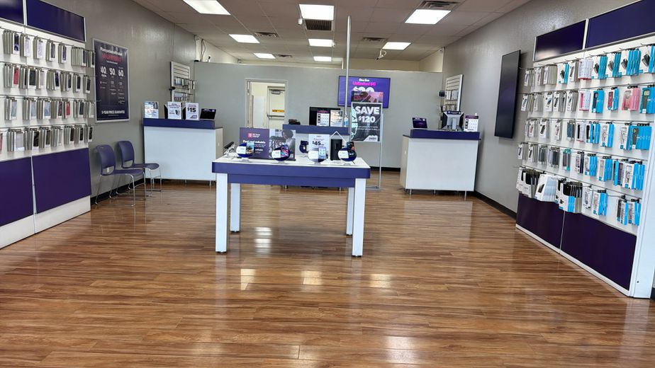 Metro by T-Mobile 2381 E Windmill Ln - 2381 E Windmill Ln 