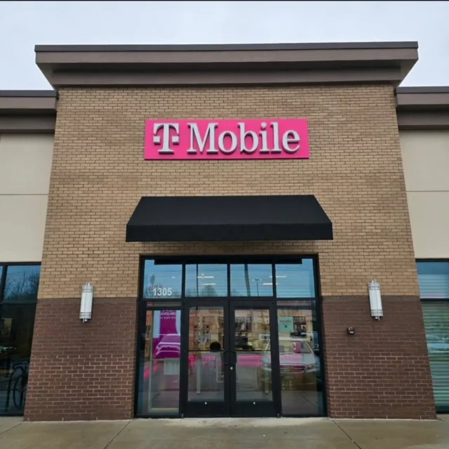 Foto del exterior de la tienda T-Mobile en Klumac Rd, Salisbury, NC
